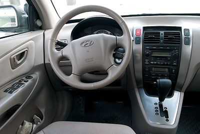 Панель хендай туссан. Hyundai Tucson 2007 салон. Панель Хендай Туссан 2007. Hyundai Tucson 2008 интерьер. Tucson 2008 салон.