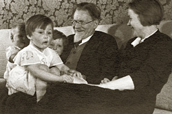 Супруга Калинина - Екатерина Лорберг (справа) провела в лагерях 15 лет. Была освобождена в 1945 году