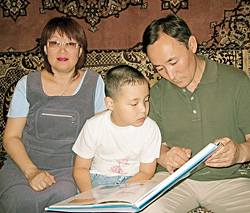 Садмон со своей женой и сыном Бамбром