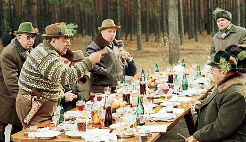 Советский застольный стандарт: напитки покрепче, вино и боржоми - для красоты. Владимир Масаэльян/ИТАР-ТАСС