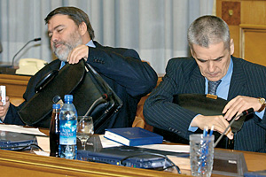 Глава ФАС Игорь Артемьев (слева) оштрафовал главу Росприроднадзора Геннадия Онищенко (справа)