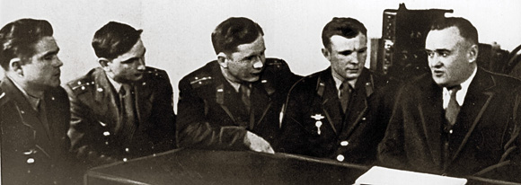 Космонавты из первого отряда и генеральный конструктор Сергей Королев (крайний справа)