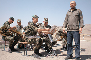 Сергей Шнуров расскажет с экрана о солдатах в горячих точках