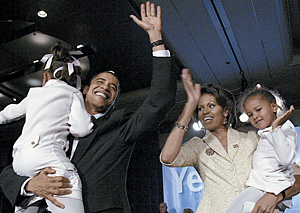 Барака Обаму поддерживает «женский коллектив». Младшим обещана собачка в случае успеха