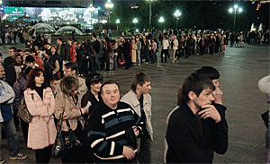 23.00. Очередь в Манеж. Большинство музеев для бесплатного посещения были открыты только на три часа 