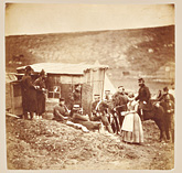 Дружеская вечеринка союзников в лагере 4-го драгунского полка Ее Величества. Британцы угощают французских солдат