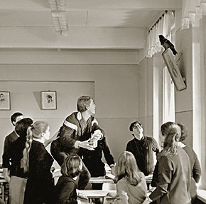 Интеллигентный циник Костя Батищев из «Доживем до понедельника» - это...