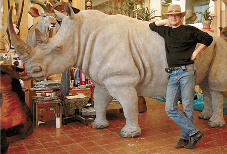 Владимир Сухарев - единственный мастер по носорогам