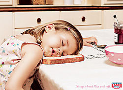 Это реклама тостов - хлеб вместо подушки