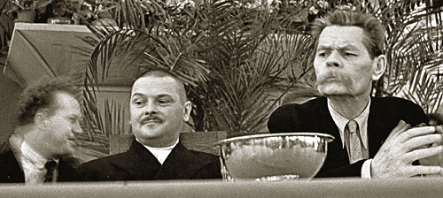Павел Юдин (на фото слева) провел последний день с Максимом Пешковым. После его смерти он сделал блистательную карьеру. Высшей ее точкой стало его кандидатство в Президиум ЦК