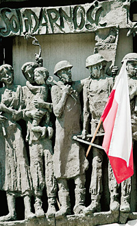 Памятник «Солидарности» на верфях в Гданьске