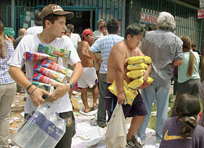 Так выглядит нашествие мародеров на магазины Буэнос-Айреса