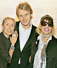 Ольга Свиблова с Федором Павловым-Андриевичем и Жанной Агузаровой на выставке 