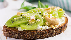 Бороться с проблемами кишечника помогают ржаной хлеб, киви и минеральная вода