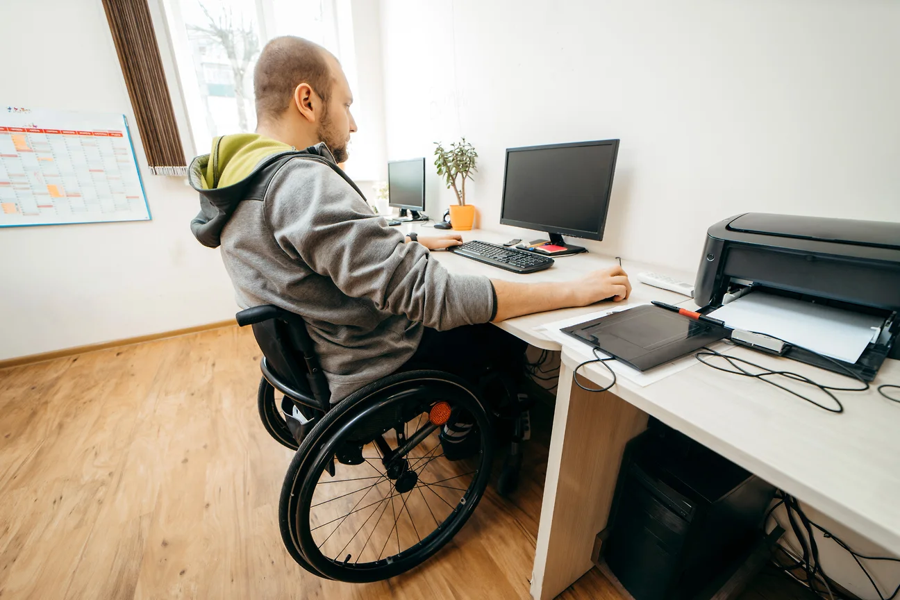 Офисный стол для инвалидов