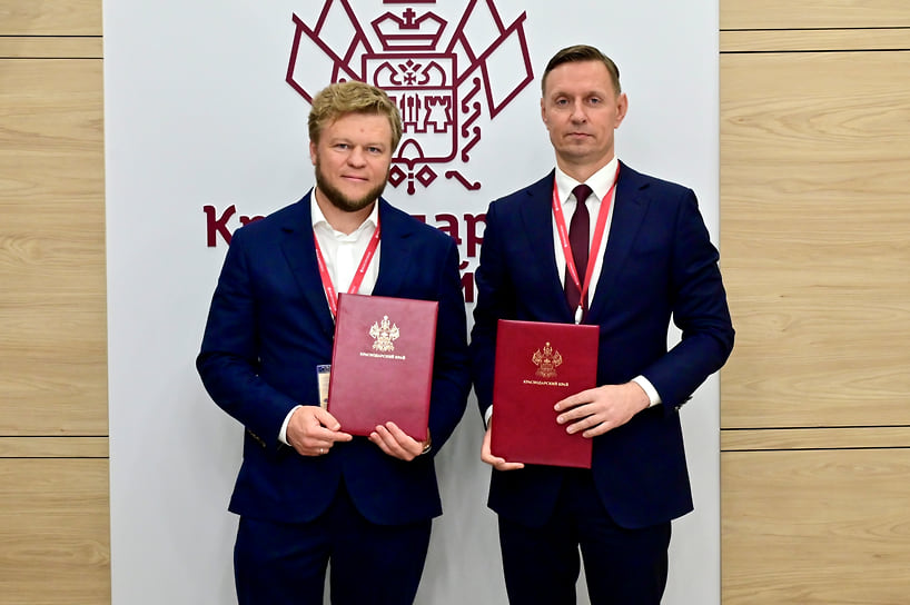 Президент федеральной компании DOGMA Денис Морозов и глава Новороссийска Андрей Кравченко