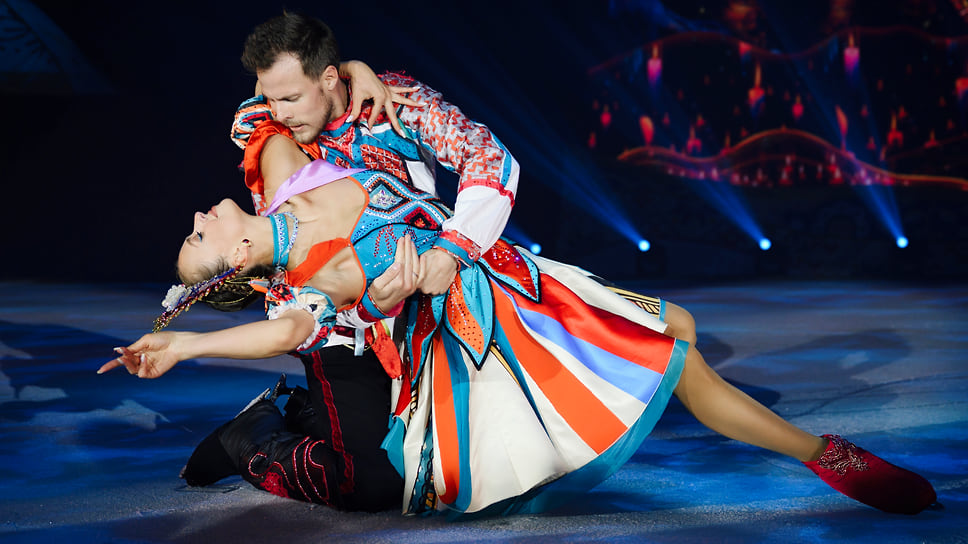 Виктория Синицина и Никита Кацалапов в ледовом шоу «Вечера на хуторе