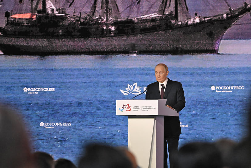 Владимир Путин во время выступления на пленарном заседании