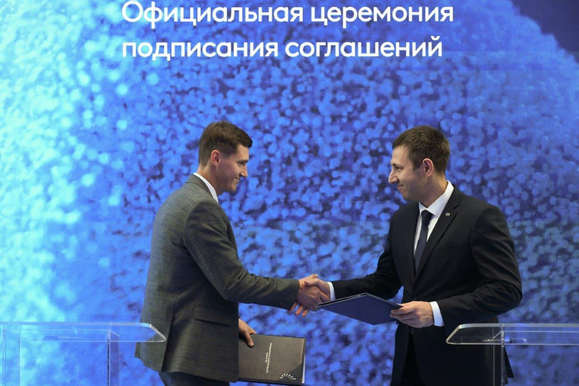 Управляющий офисом НОВИКОМа в Уфе Ильгиз Сабиткарамов (слева) и Директор по развитию Ассоциации «Нефтегазовый кластер» Александр Васильев 