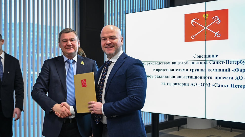 Вице-губернатор Санкт-Петербурга Кирилл Поляков (слева), генеральный директор «Фармасинтез-Норд» Михаил Квасников
