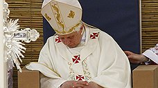 Папа римский оставил Ватикан из-за гомосексуального скандала