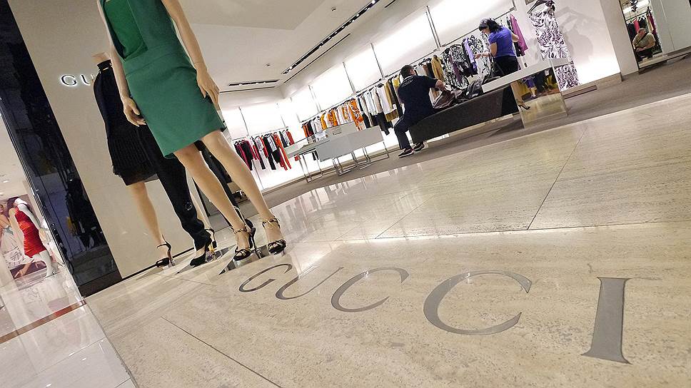 Почему Gucci сама контролирует магазины в России