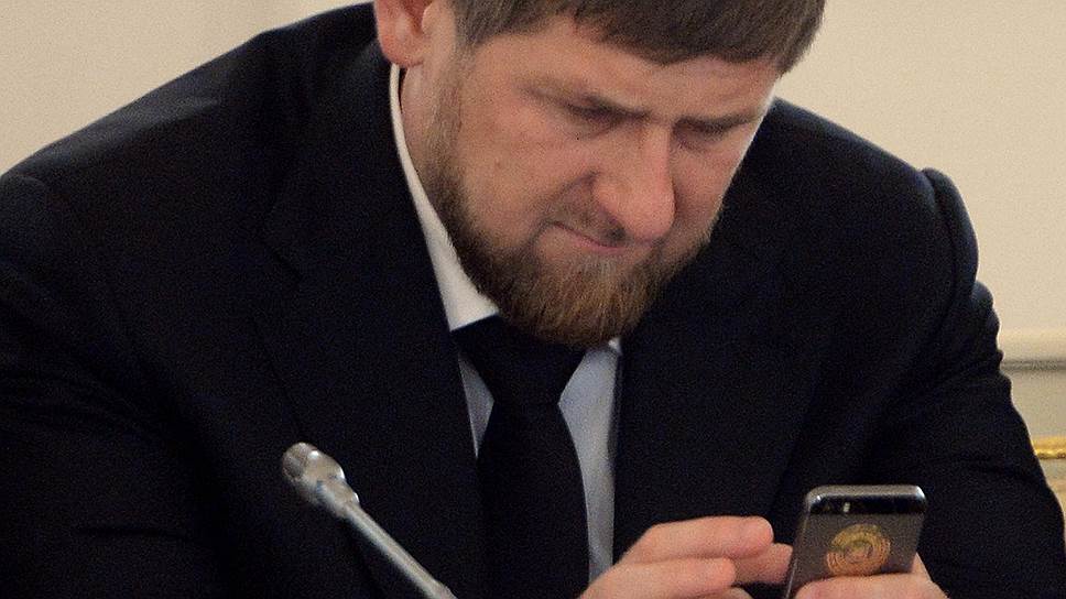 Извиняющийся чеченец. Рамзан Кадыров грустный. Кадыров расстроен. Кадыров плачет. Плачущий Рамзан Кадыров.