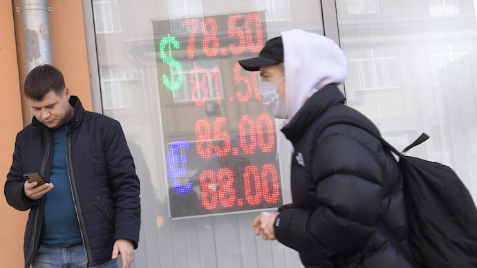 Курс рубля заставляет искать варианты