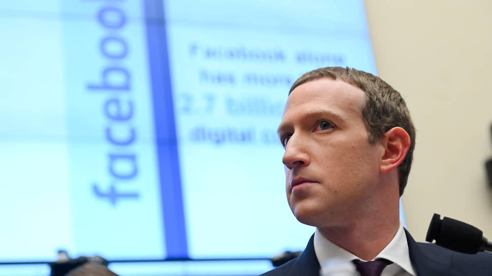 Facebook призывают отказаться от своих