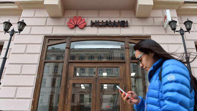 Huawei сдает позиции