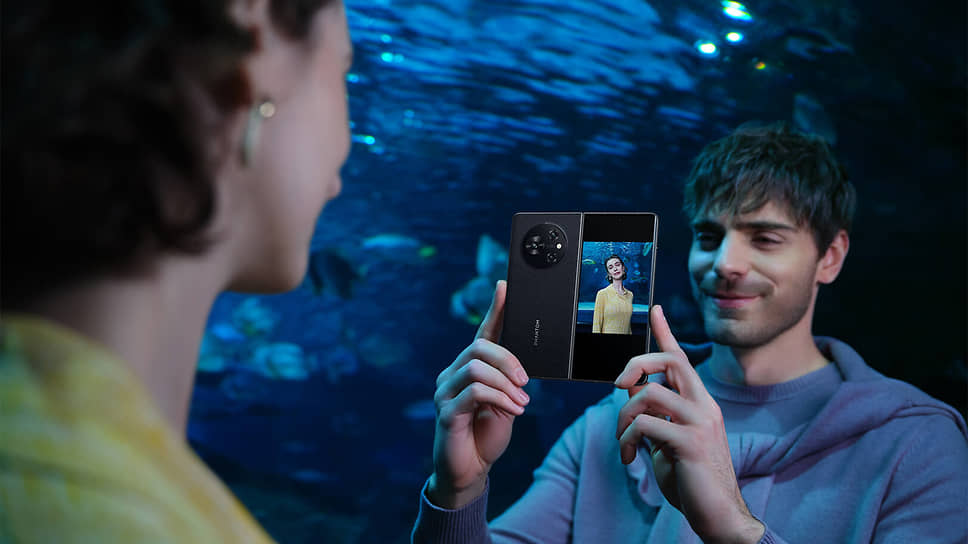 Александр Леви — о дебютном смартфоне Tecno с гибким дисплеем