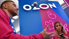 Ozon раскладывает продукты на витрине