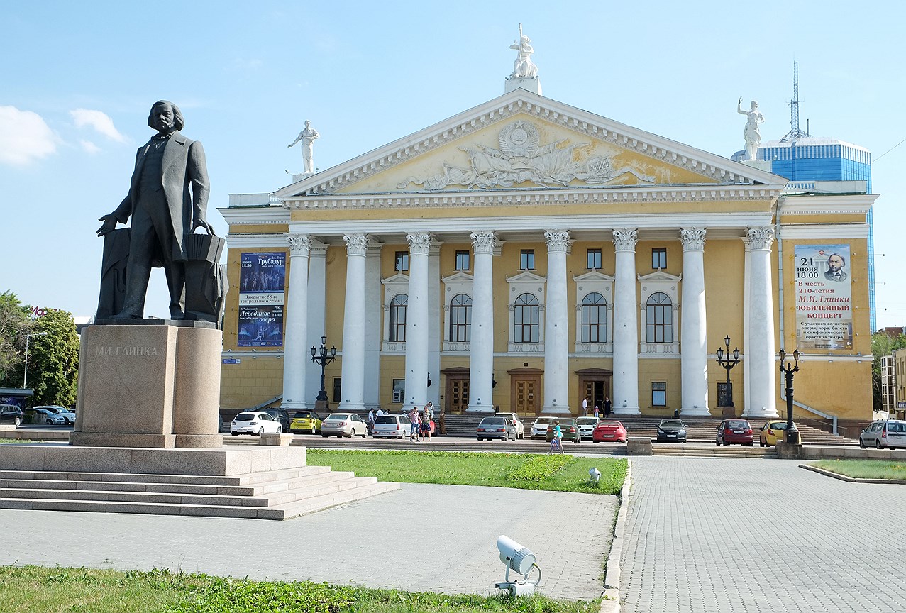 Фасад Челябинского театра оперы и балета не реставрировали ни разу с момента его открытия в 1956 году