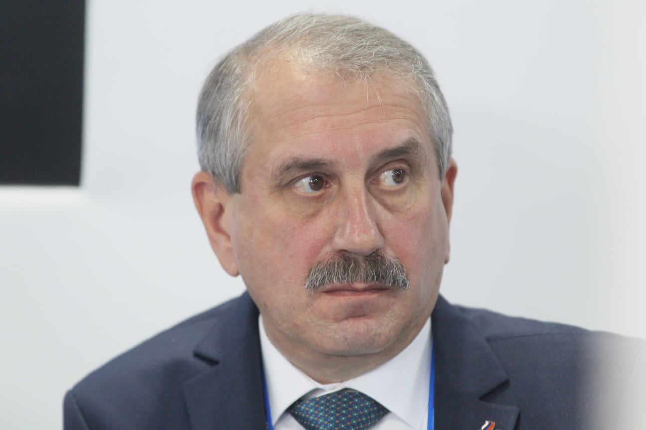 По словам главы областного минспорта Леонида Одера, финансовая политика руководства клуба давно вызывает вопросы