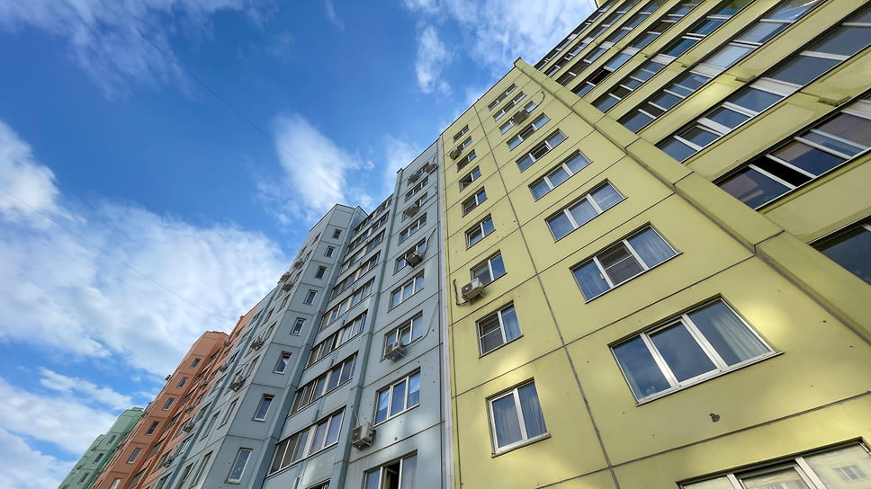 Доля объявлений продавцов квартир со снижением цены почти достигла 60%