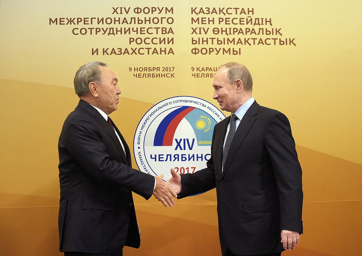 Президент России Владимир Путин (справа) и президент Казахстана Нурсултан Назарбаев (слева) говорили в Челябинске о «человеческом капитале»
