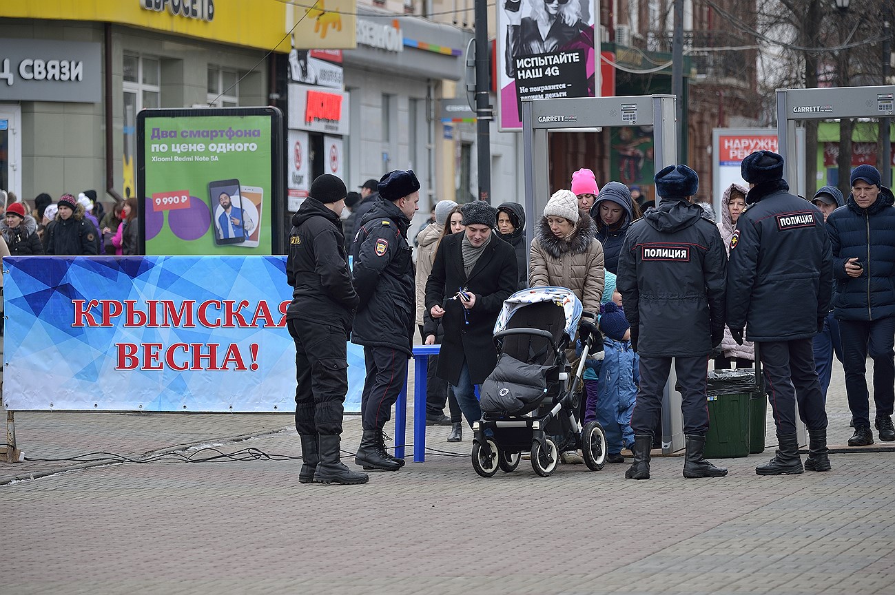 В полдень на пешеходной Кировке прошел митинг-концерт, посвященный годовщине присоединения Крыма к России
