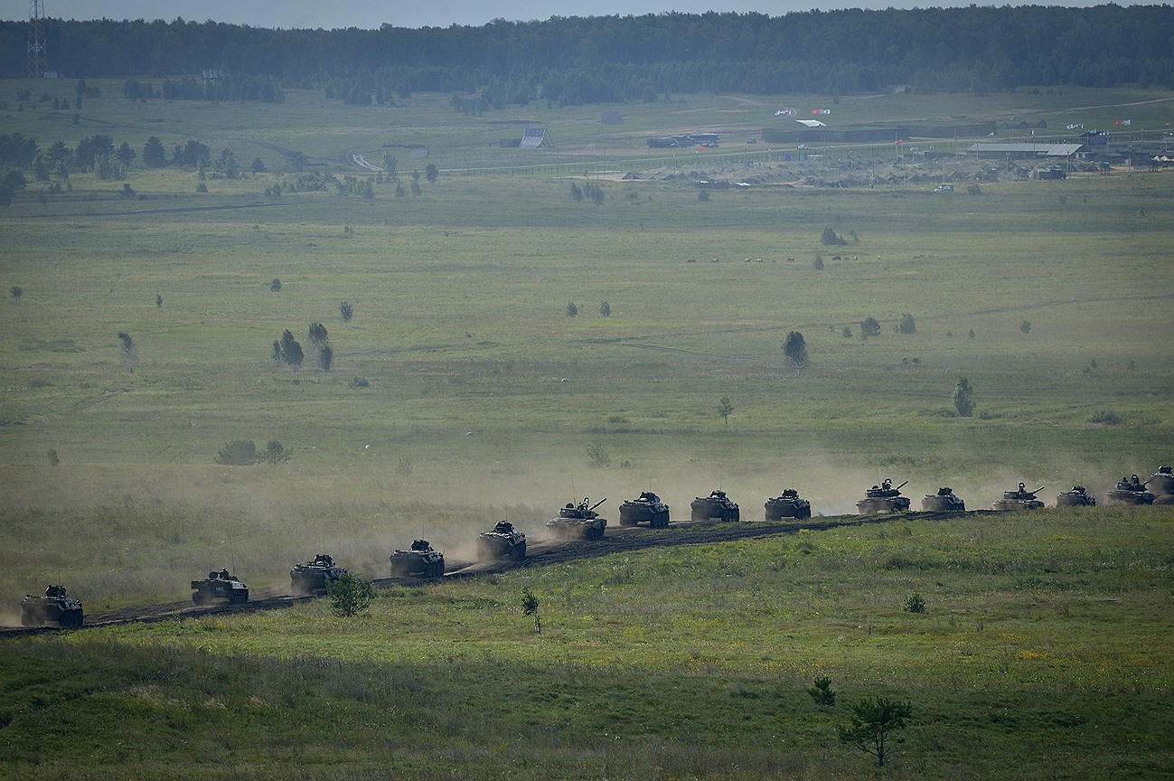 Участие в них приняли органы военного управления, подразделения сухопутных войск и авиация стран, входящих в Шанхайскую организацию сотрудничества