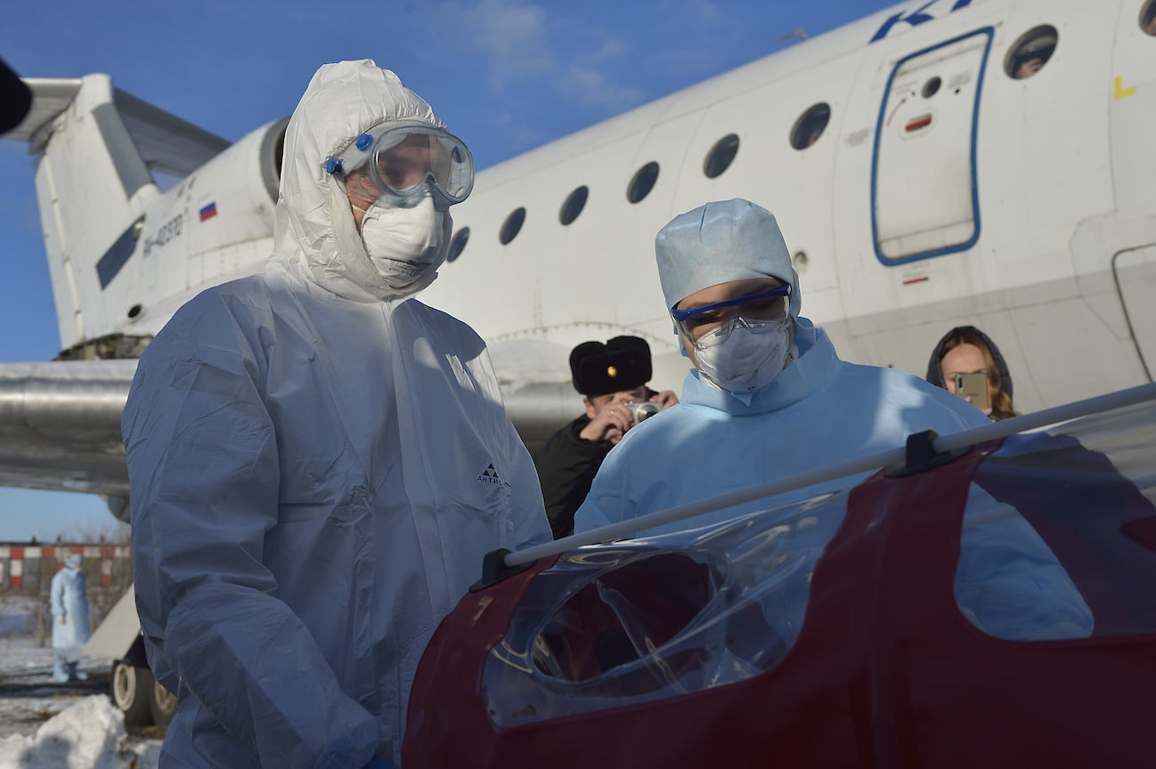 Учения по эвакуации пассажира с подозрением на коронавирус в аэропорту Челябинска