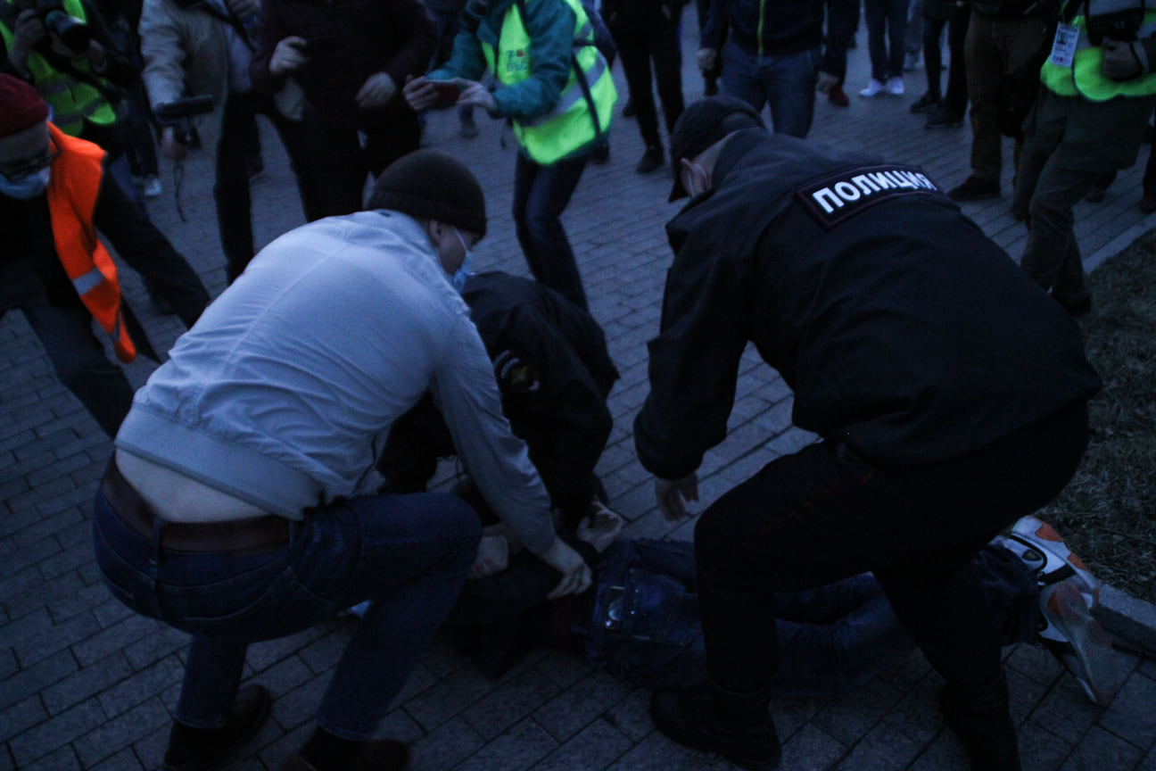 Несогласованная акция в поддержку оппозиционного политика Алексея Навального в Челябинске 21 апреля