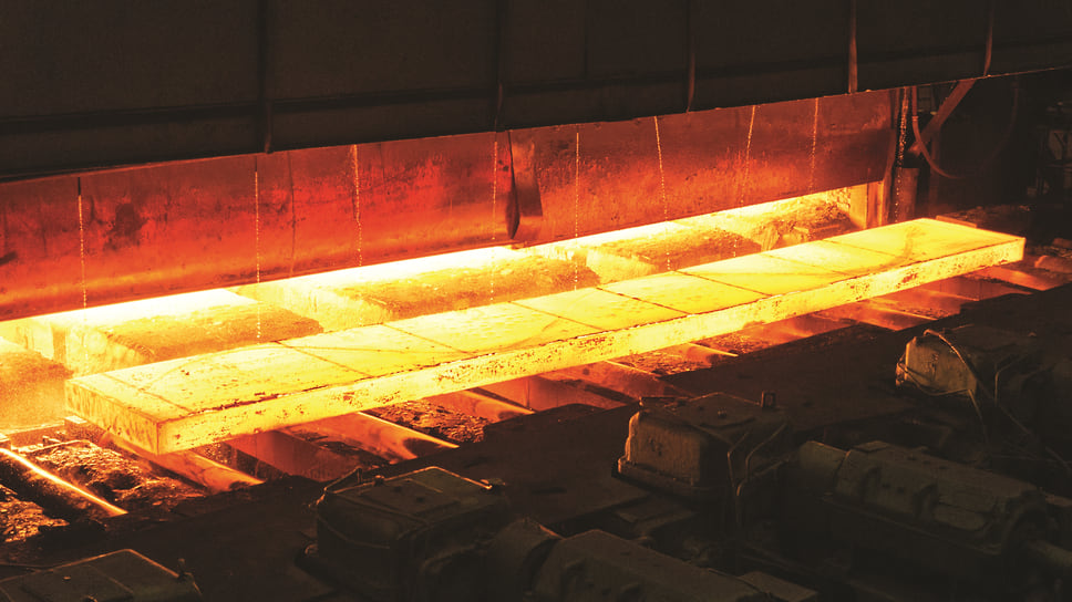 Марганец применяется в металлургической отрасли для повышения прочности стали