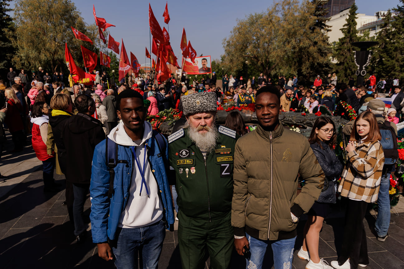 Празднование Дня Победы в Челябинске. Возложение цветов к Вечному огню