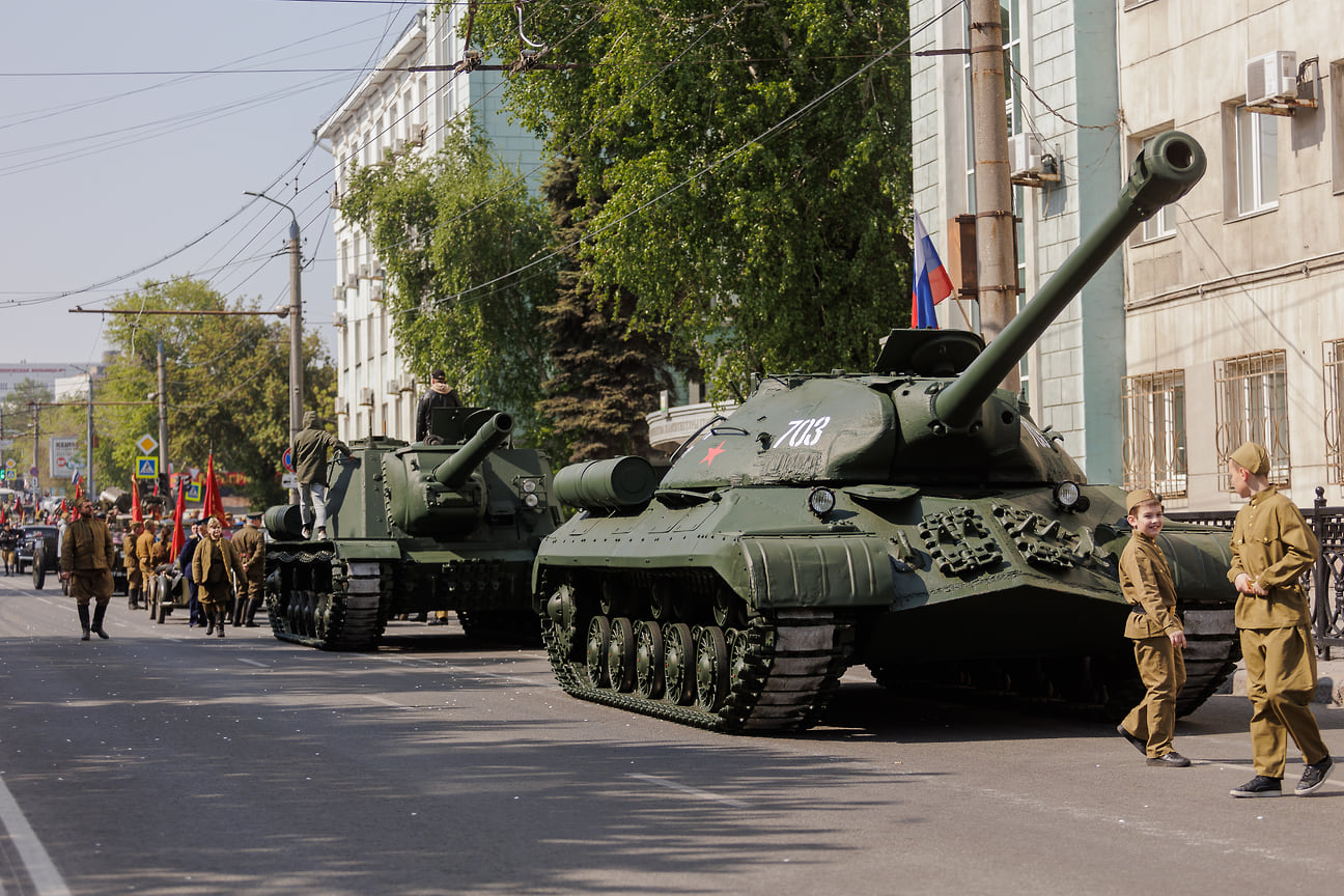 Празднование Дня Победы в Челябинске. Перед парадом на площади Революции