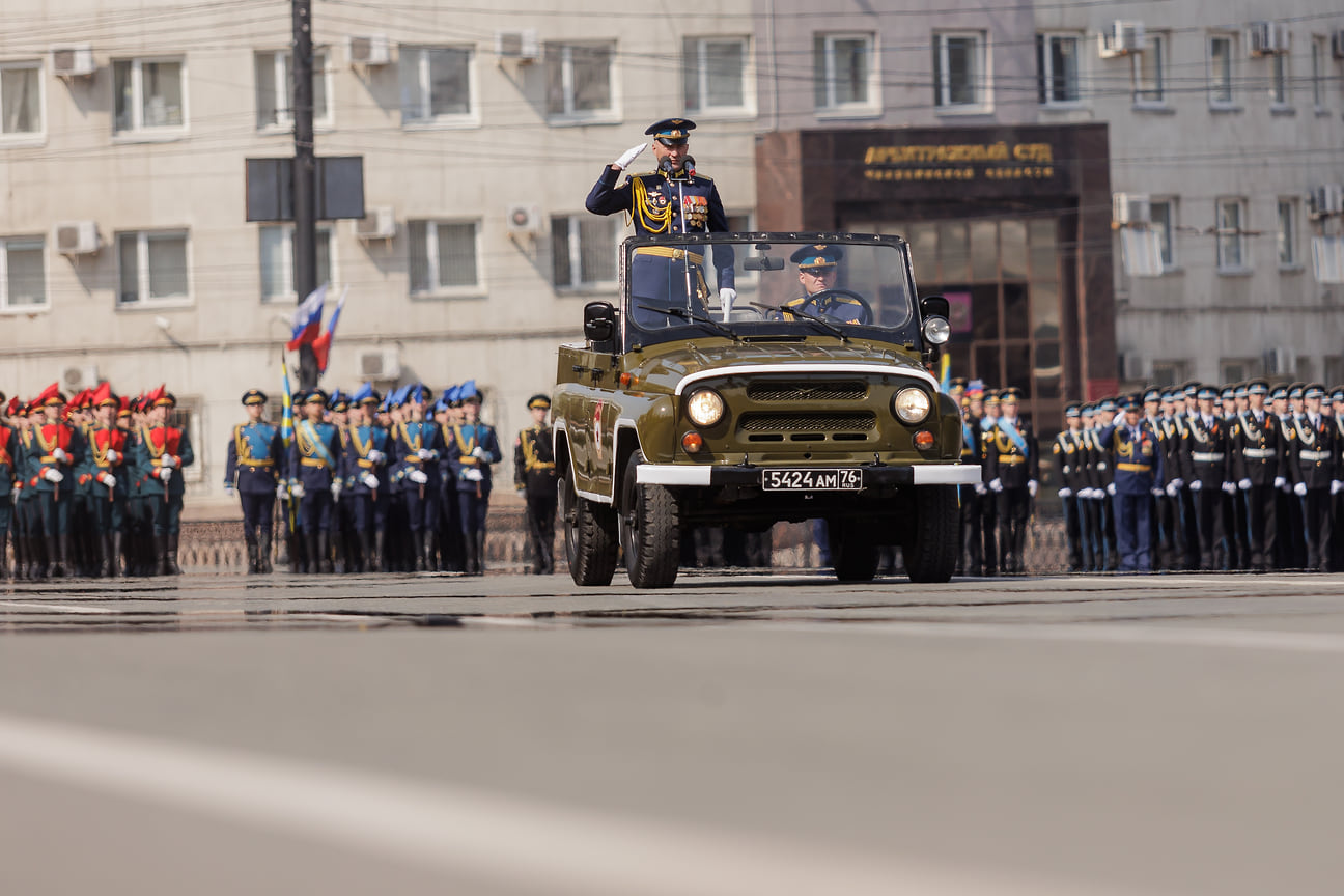 Празднование Дня Победы в Челябинске. Парад на площади Революции