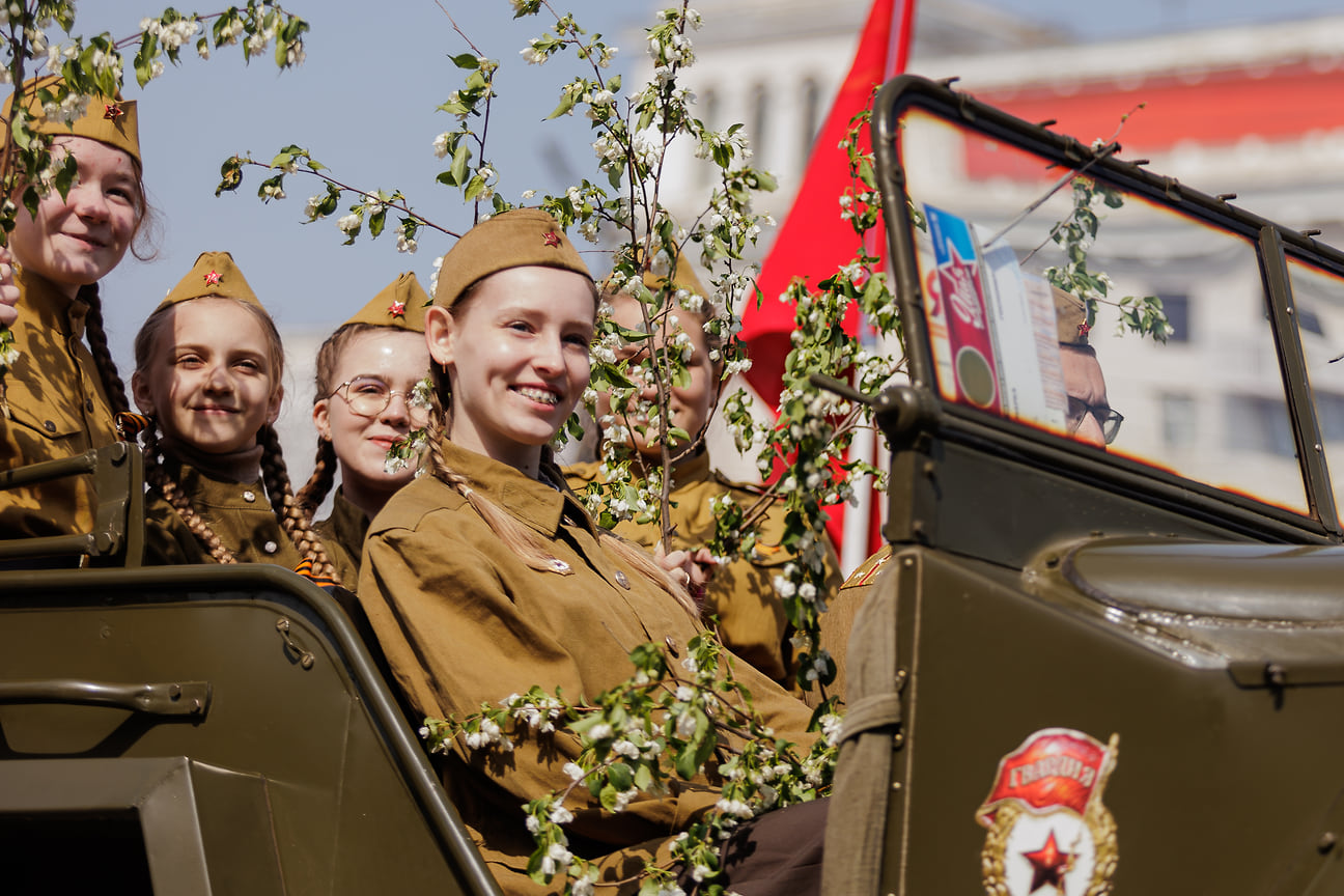 Празднование Дня Победы в Челябинске. Парад на площади Революции