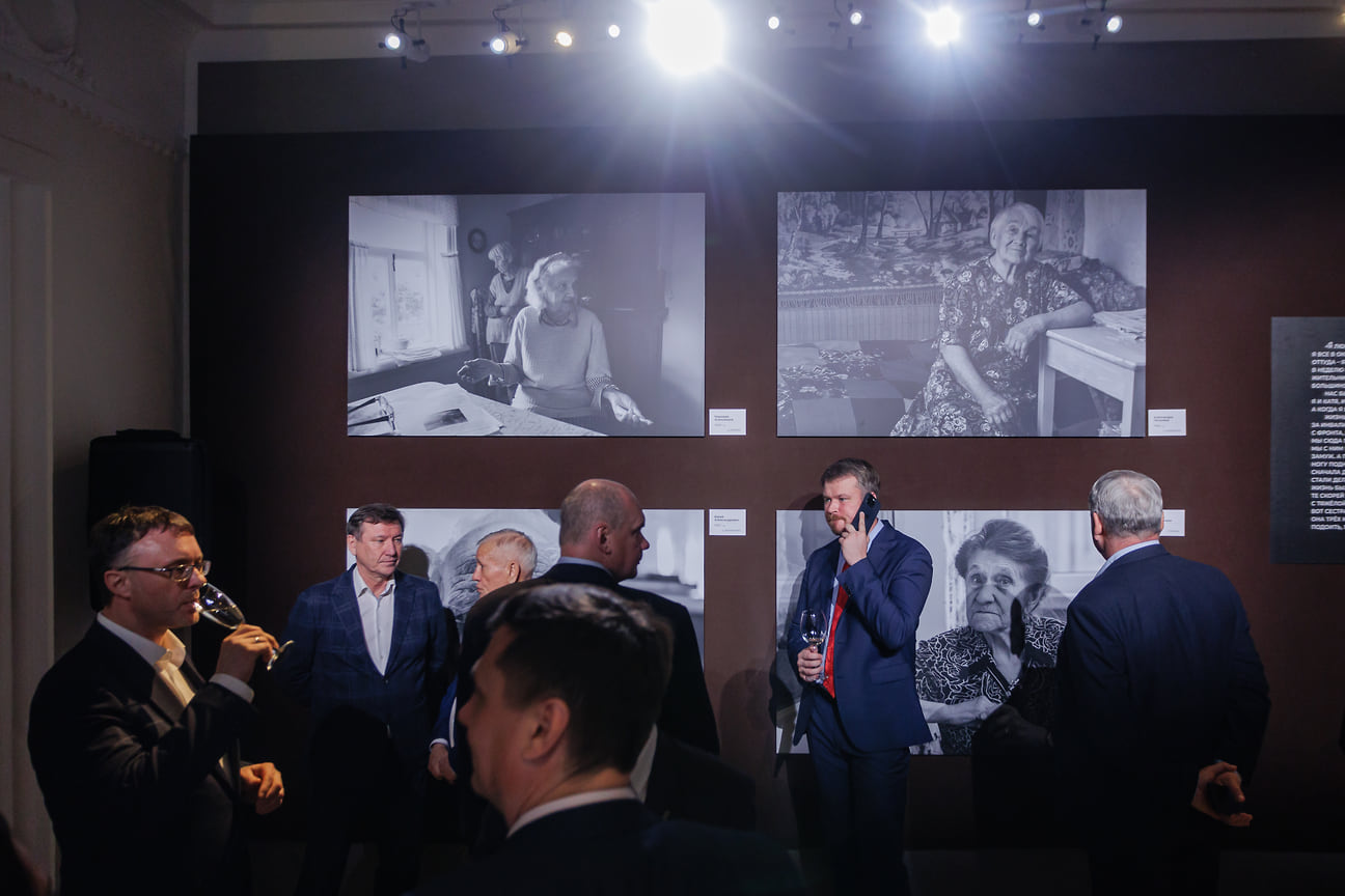 Открытие экспозиции «+/-90» фотовыставки экс-заместителя председателя правительства РФ Виктора Христенко в Челябинске