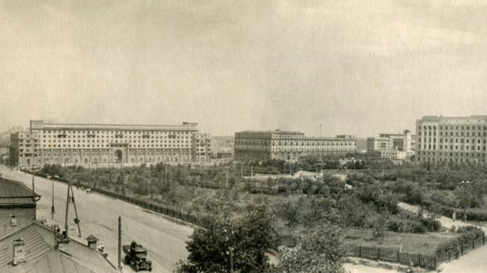 Панорама площади Революции. Вид с юго-запада. 1950 год