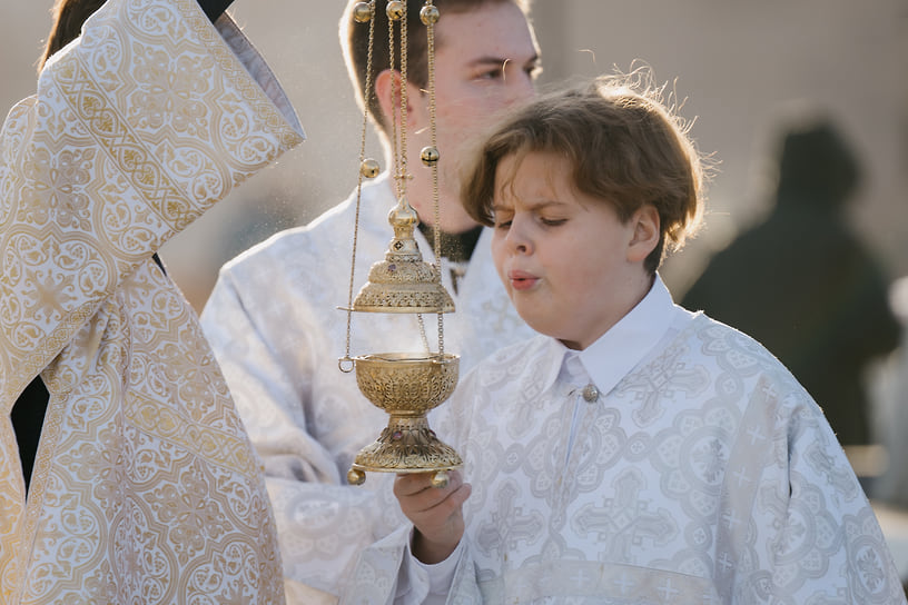 Подготовка к освящению памятника Собору Архистратига Михаила