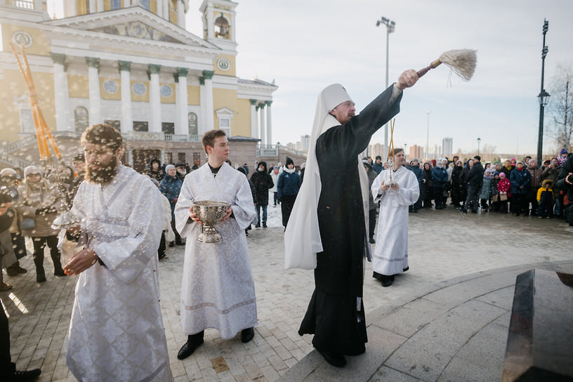 Освящение памятника в честь Собора Архистратига Михаила в Челябинске