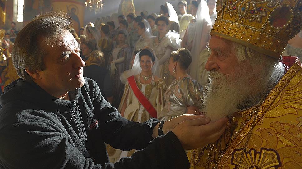 Православные ХМАО начали сбор подписей против фильма «Матильда» Алексея Учителя (слева)